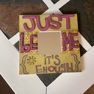 I’m selling an inspiring mirror